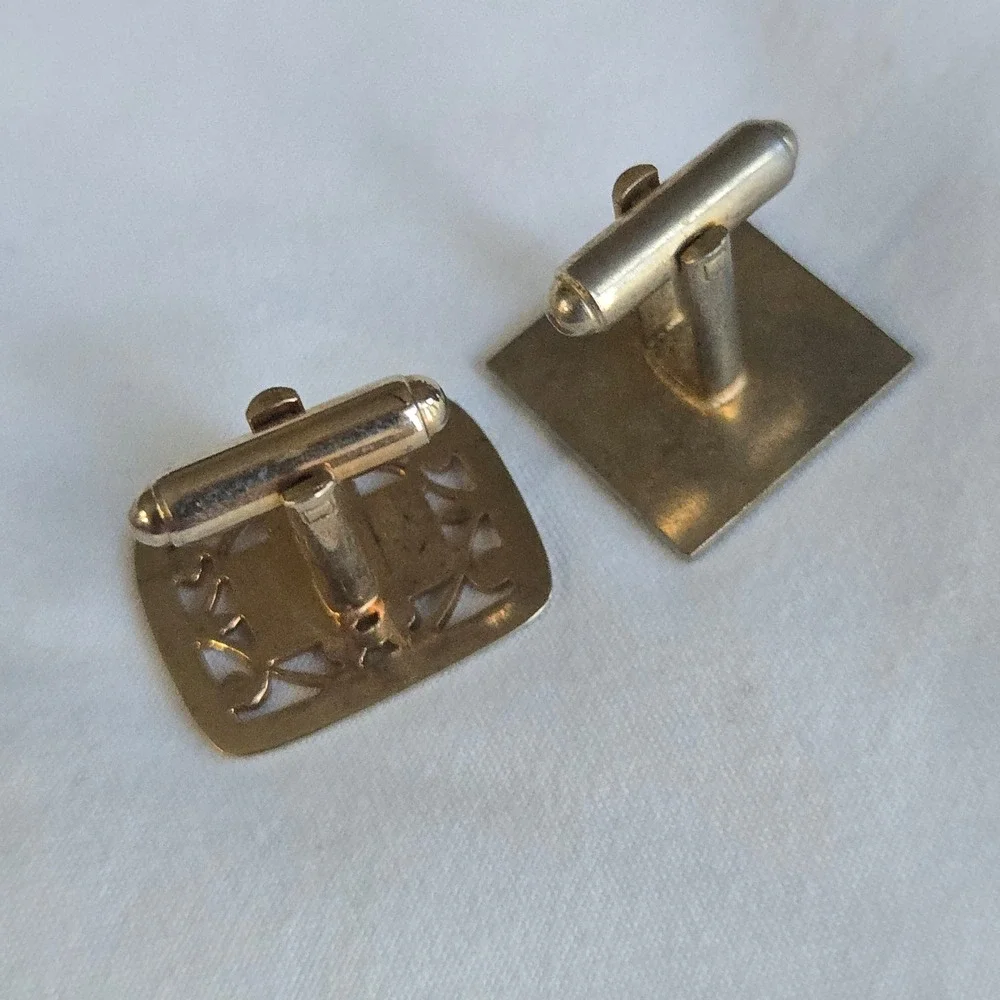 VTG Gold Filigree Etched Mismatched Cufflinks OS Men's Gold Tone Retro Unbranded